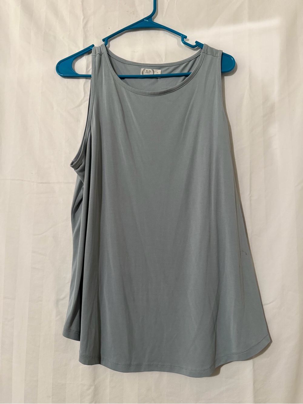 Light Gray Women’s Sleeveless Tank Top – Everyday Comfort